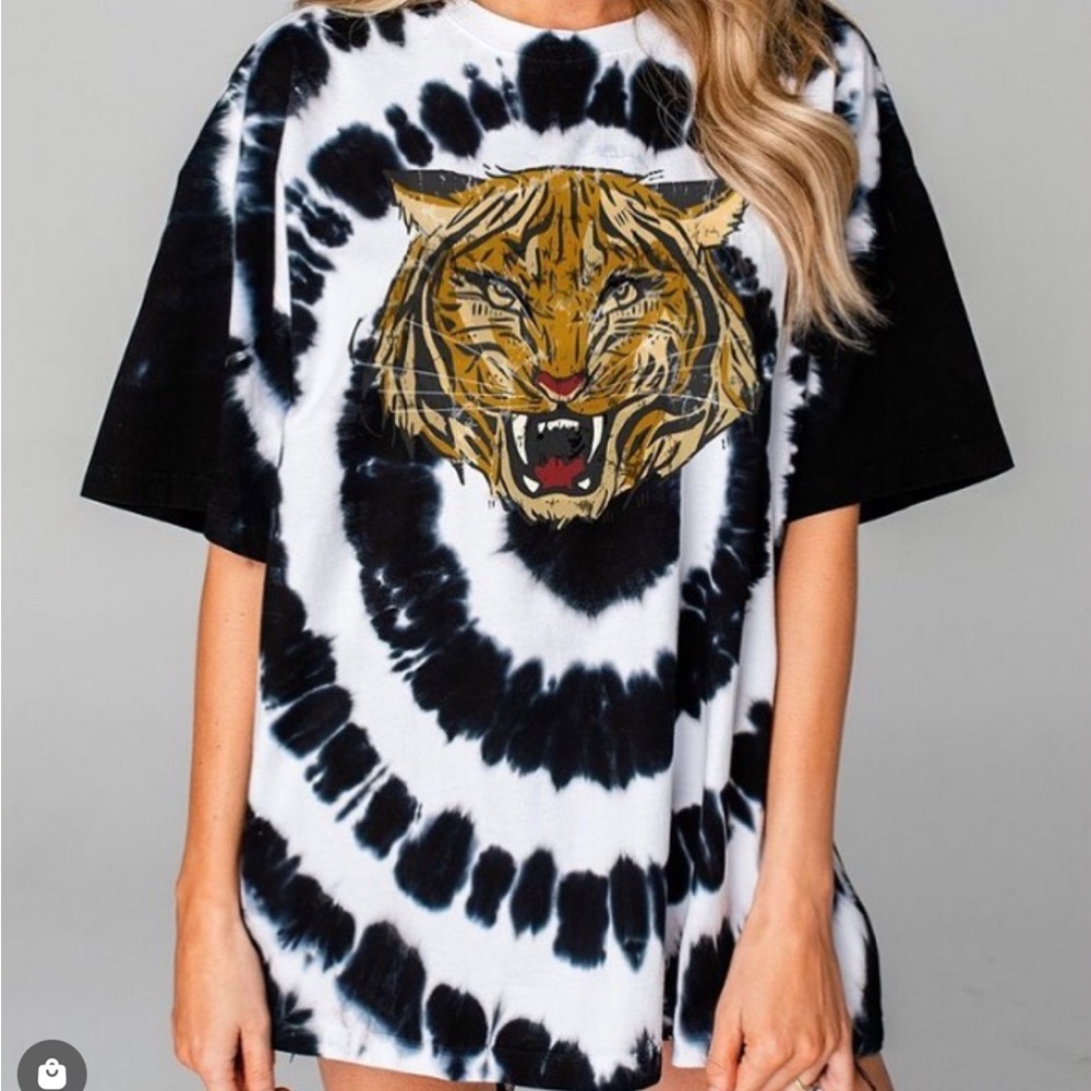 Buddy love tie dye tiger tee